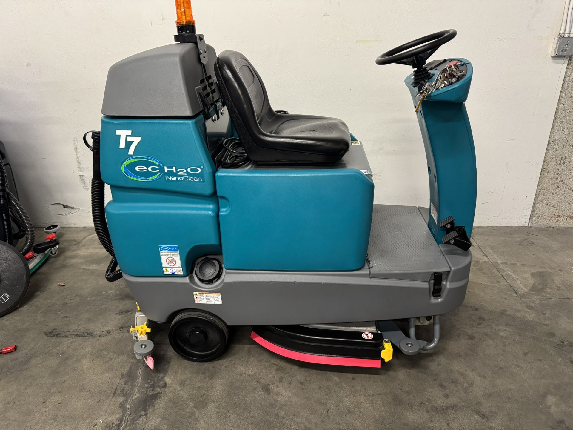 Tennant T7 Rider Scrubber