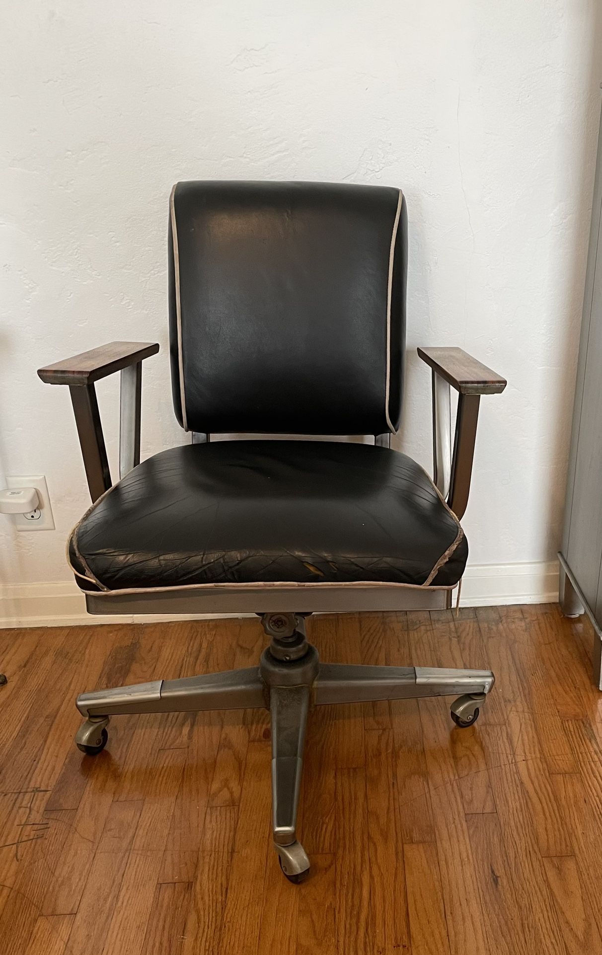 🌟 Vintage McDowell-Craig Leather Desk Chair | Moving must sell!