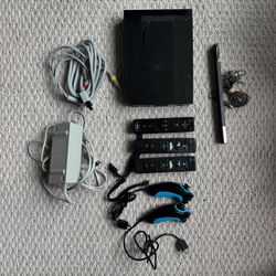 Nintendo Wii Video Game Console RVL-101 Black 3 Controllers 2 Nunchuks