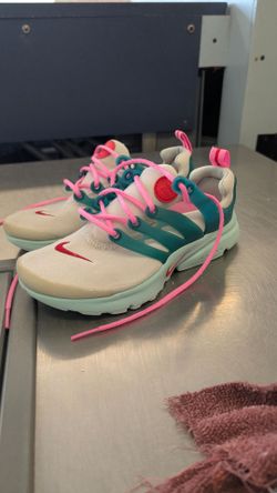 Kids Nike size 1y