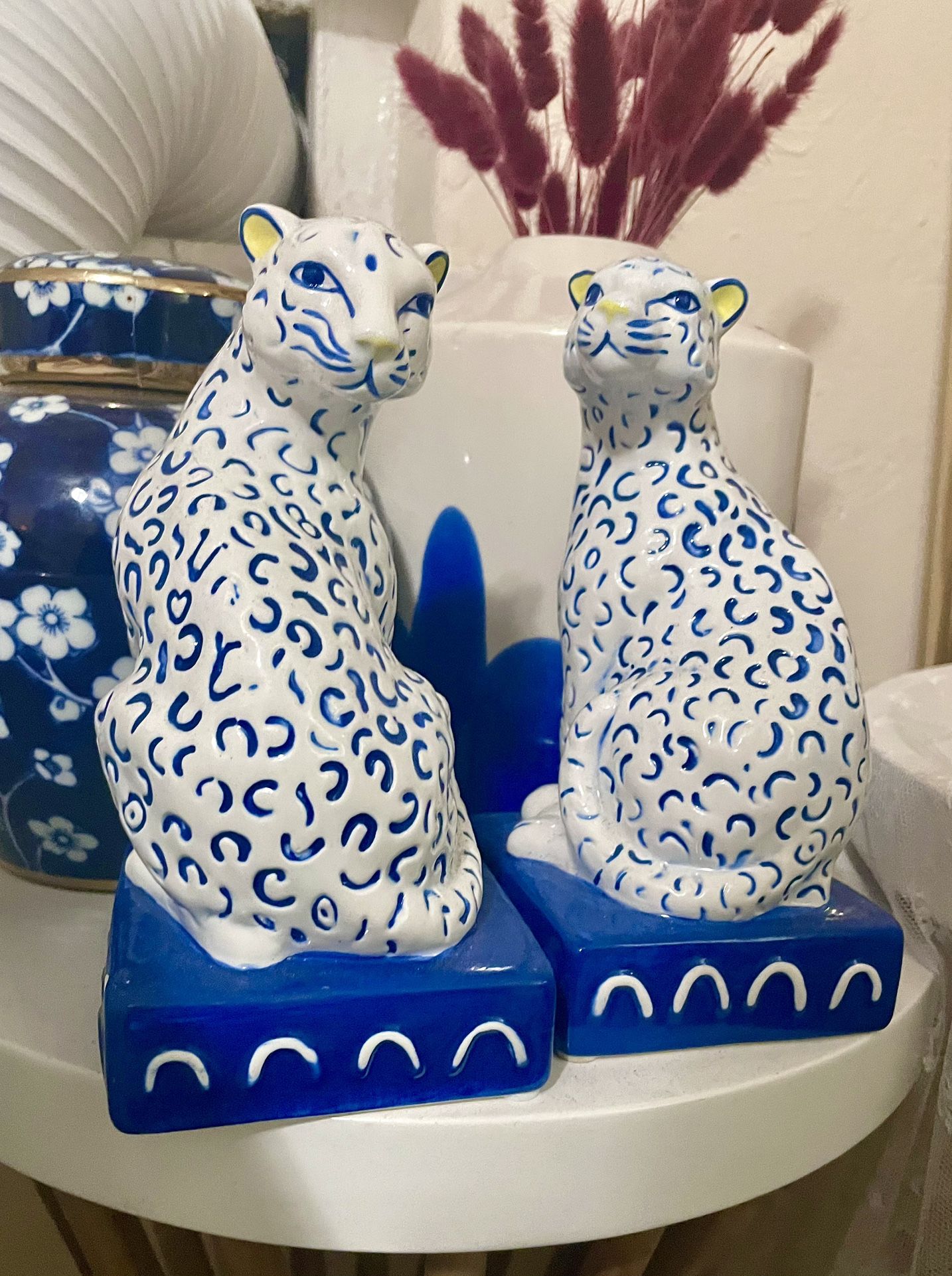 Unique Retro Ceramic White & Blue Leopard Sculptures/bookends 8x4 Inch