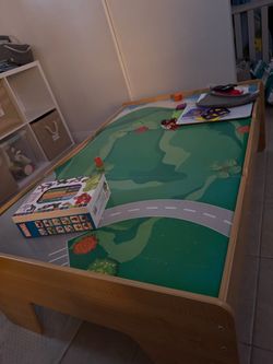 Kids train table