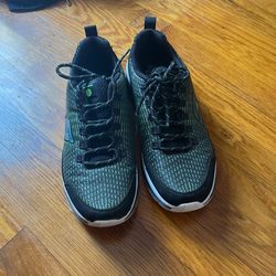 Sketchers shoes that light up Size Men’s 6 