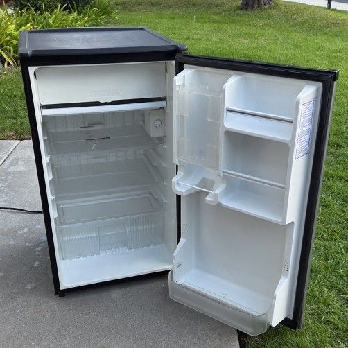 Mini Fridge W/ Freezer