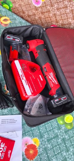 Milwaukee
M12 FUEL 12V Lithium-Ion Cordless Oscillating Multi-Tool Kit with (2)-3.0ah Batteries, Charger, Accessories and Tool Bag