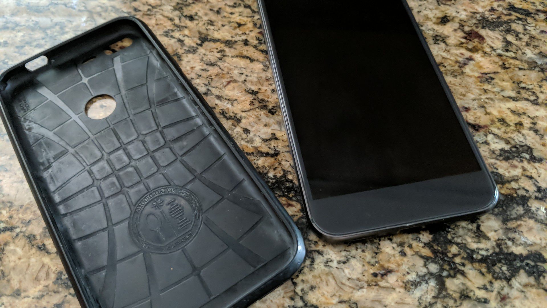 Google Pixel 1 XL w/case Clean MEI Cell Phone Unlocked