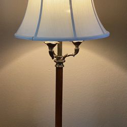 Vintage QUOIZEL Elegant Table Desk Candelabra Style Shade Lamp 