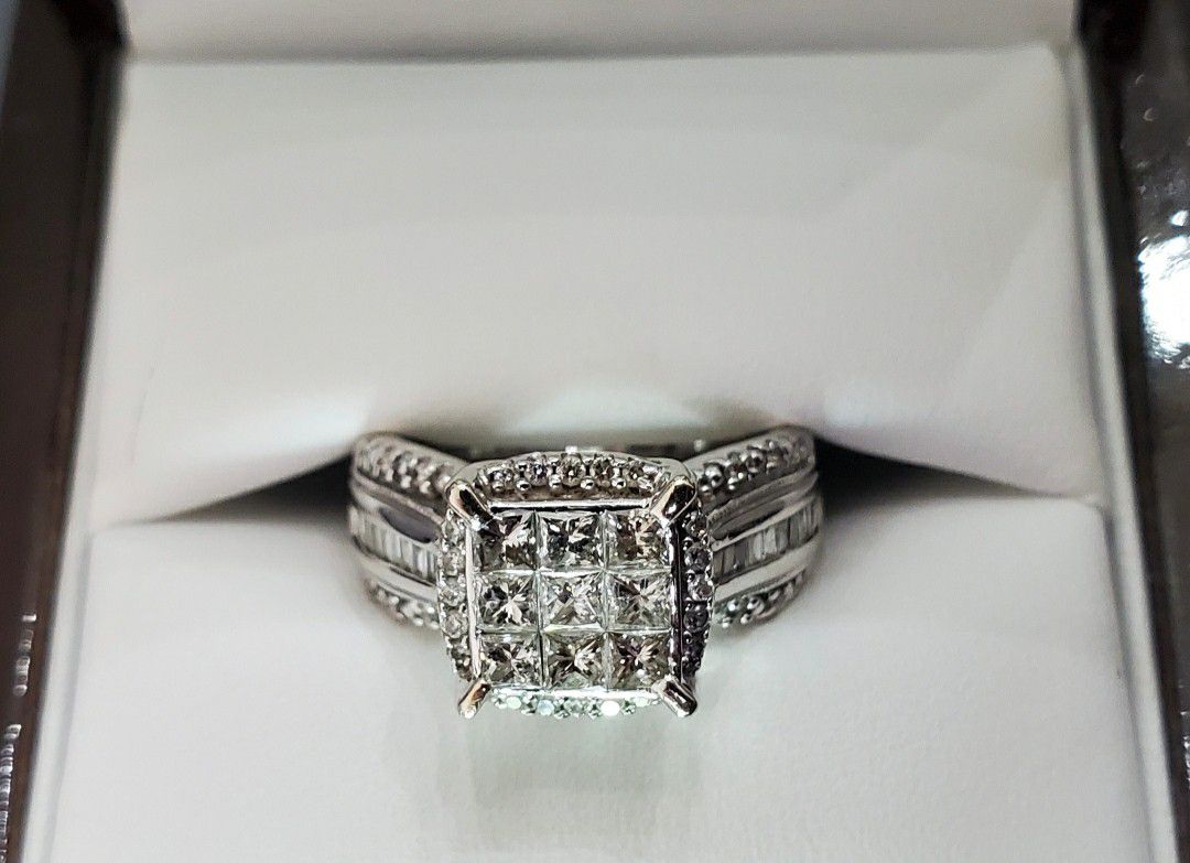 14K Solid White Gold Engagement Rin...The least I will take is $600 no less!!!
