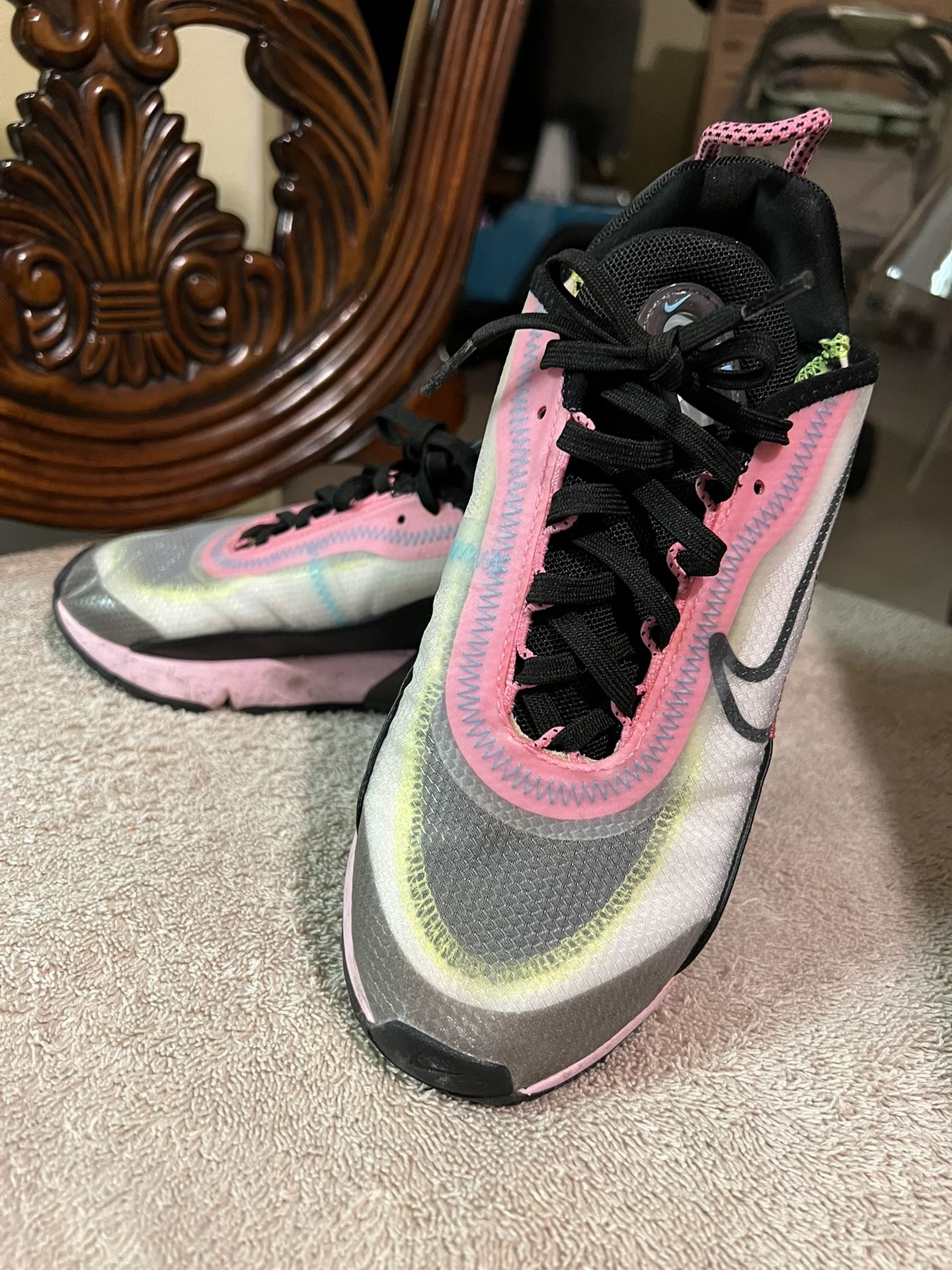 NIKE Size 6 good Conditions 