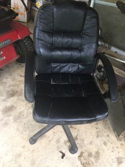 Black office chair