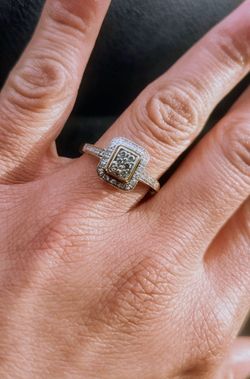 14k Gold Beautiful Diamond Ring