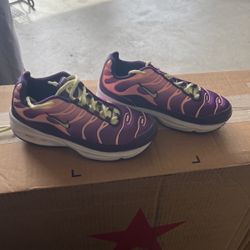 Girls Air max Nikes Sz 3 