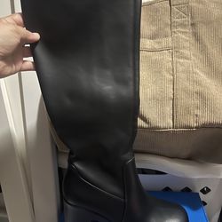 Dream Pairs boots size 8