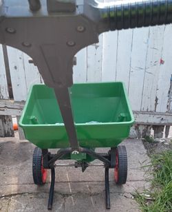 Seeder spreader