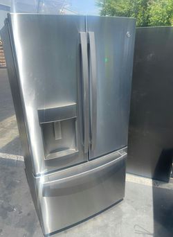Stainless GE French Door Fridge with Ice Maker