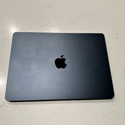 MacBook Air M2 13 Inch 