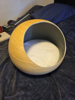 Fhasso Luxury Bamboo Cat Bed