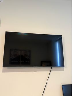 37 inch Smart samsung TV and wall mount