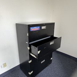 🪑 FREE Office Furniture – Desks, Chairs, File Cabinets & More! (Costa Mesa / 405 & Harbor)