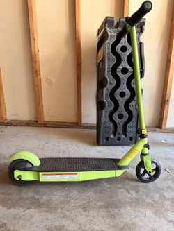 E90 Razor Scooter