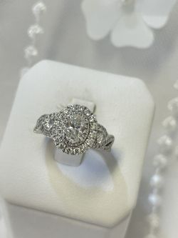 Oval Diamond Engagement Ring