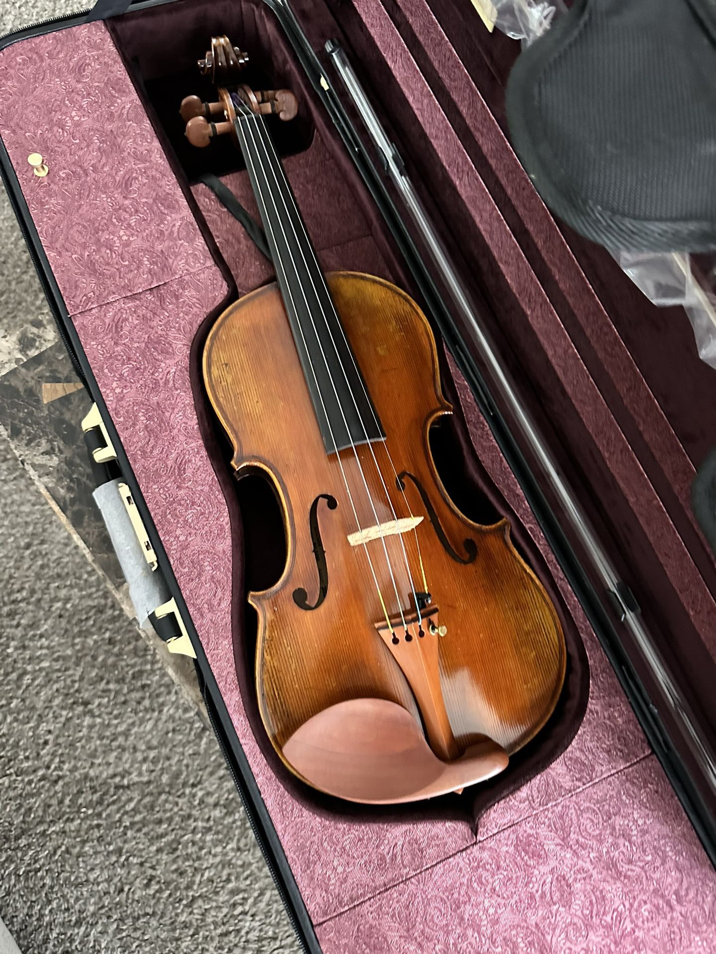 Brand New Unused Strobel Violin ML-500