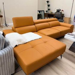 New luxury leather sectional couch / free delivery