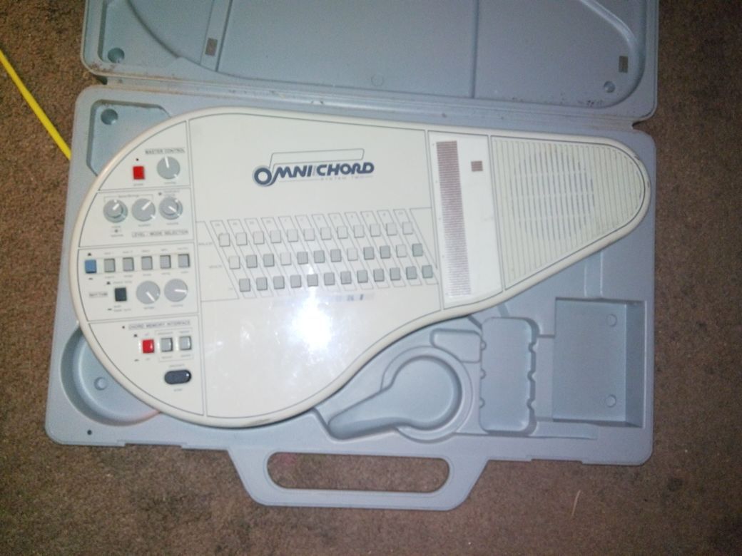 Suzuki Omnichord Synthesizer OM-27