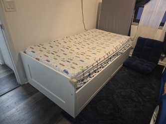 Twin Bed That Expand Into A Larger Bed. 2 Mattress Included.