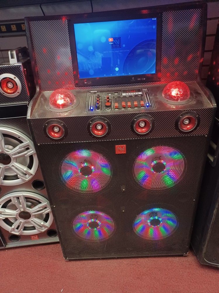 Loud Kareoke Bluetooth Party Speaker With Disco Light. 🎤 New In Box With Warranty