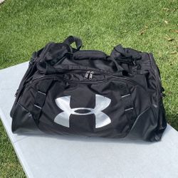 Like New Under Armour Large Sports Equipment Bag