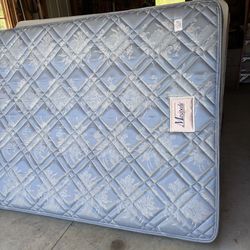 Queen mattress  and box spring. Comes w metal frame .