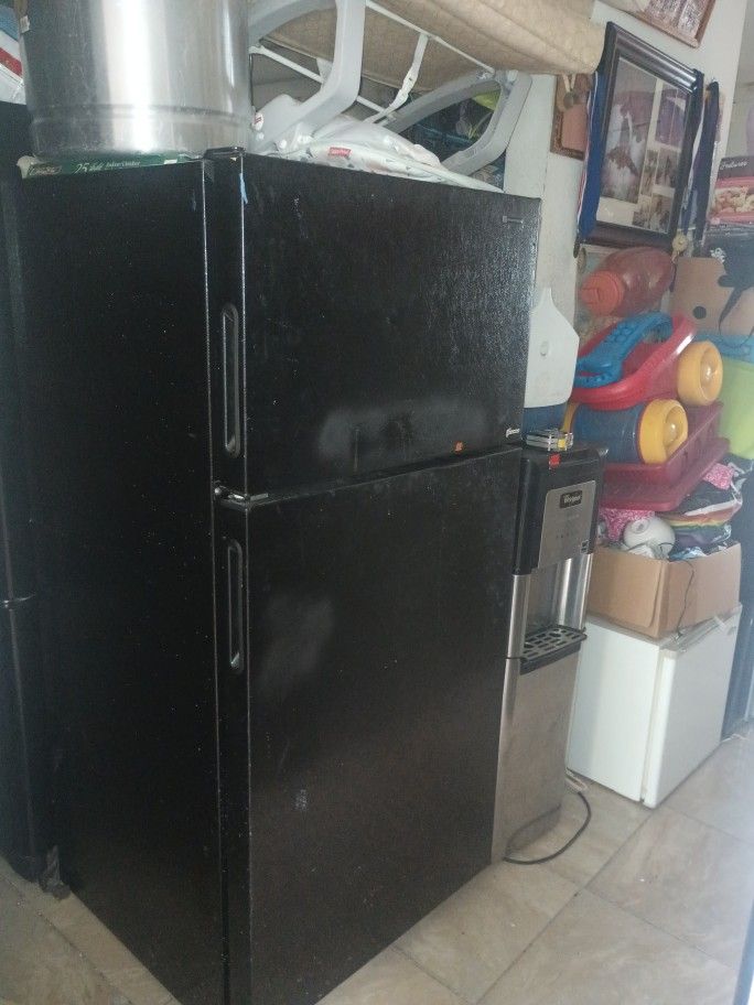 Americana Refrigerator Width 28