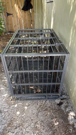 Dog kennel.  3919 grant st.  Free