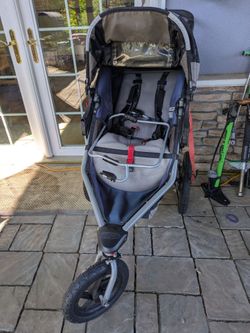 Bob Single Jogging Stroller with Handbrake, rain fly, portable pump and car seat adapter