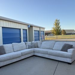 DELIVERY AVAILABLE 🚚🚛🚚 super Comfy 3 Piece Sectional