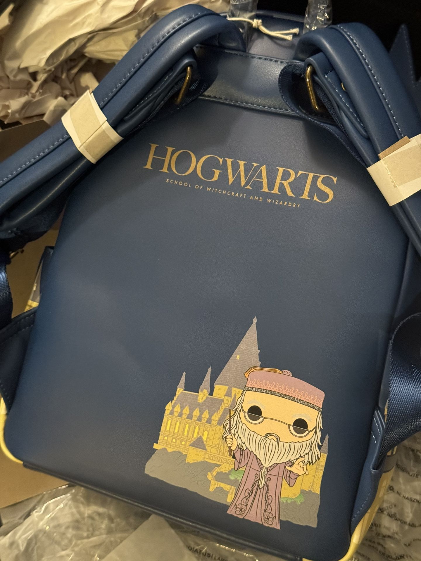 Limited Edition Hogwarts School of Witchcraft and Wizardry  display picture 2
