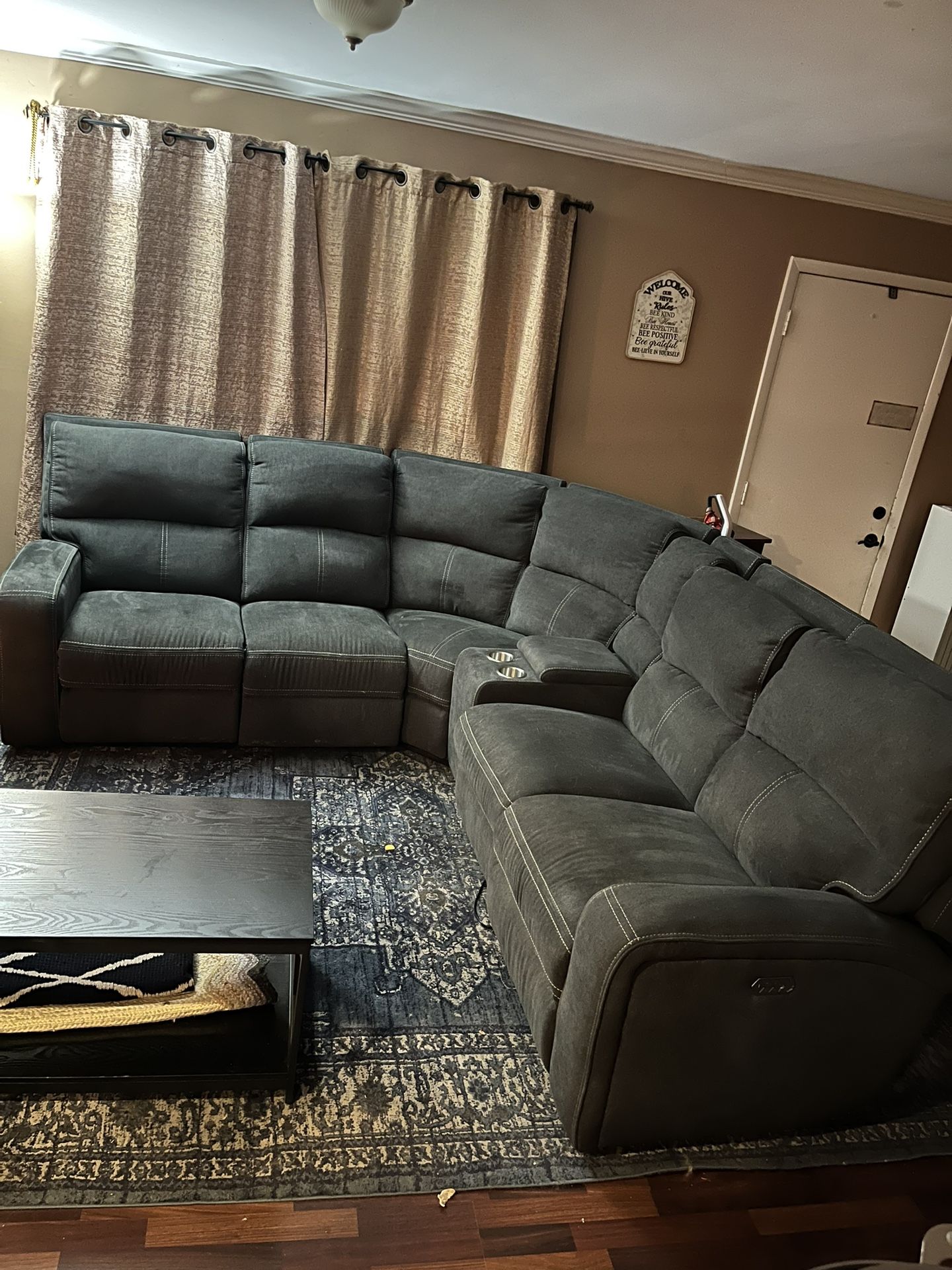 Ian 6pc Section (like new)