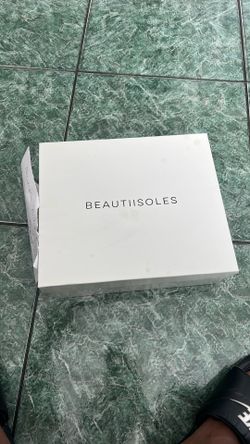 Beautiisols Robyn’s White Leather