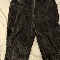 Womens Liz Claiborne Lizsport Size 4, Black Wide Wade Corduroy Pants. 81% Cotton, 10% Rayon, 7% Polyester, 2% Spandex. Waist 26, Inseam 29. Two Change
