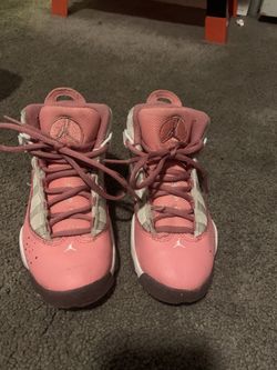 Pink Jordan’s 13c 