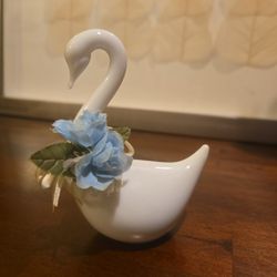 Vintage Enesco Swan Figurine – 4” Porcelain – Blue Flower & Ribbon