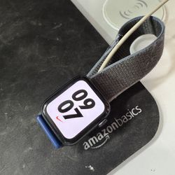 Apple Watch Nike SE 1st generation 40 MM smartwatch space gray