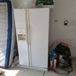 Is white world Pole side-by-side works well
