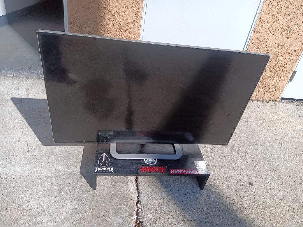 42 Inch Vizio With Smart TV With Small Stand