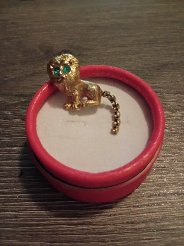 Small Vintage Lion Brooch