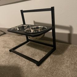 Adjustable Dog Feeder 
