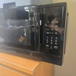 Microwave - Insignia. Looks new