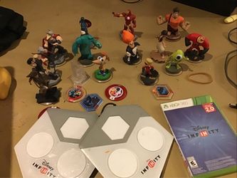 Disney Infinity 2.0 Xbox 360 Bundle with Figures and Bases