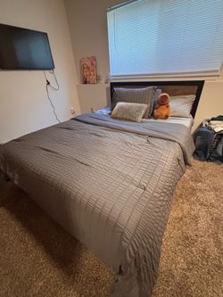 Queen size bed frame with drawers underneath bed frame !